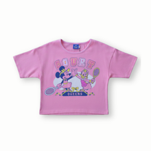 Muat gambar ke penampil Galeri, Kaos Crop Anak Perempuan Pink/ Crop T-shirt Girl Pink/ Daisy Duck Court Queens